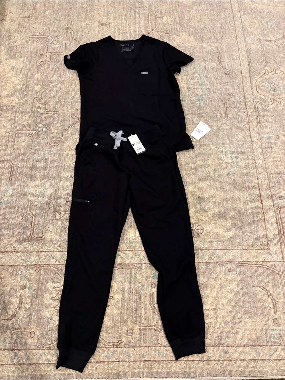 Figs scrubs Women's Catarina one pocket top + Joggers with Cargo Zip Pocket